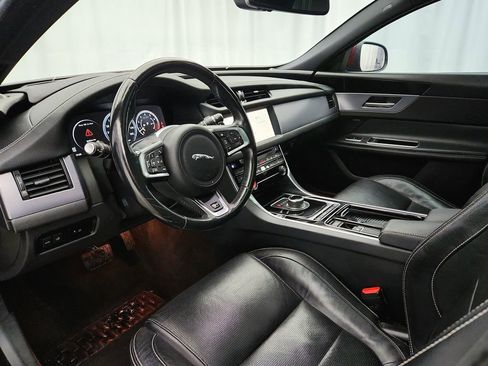 Used 2017 Jaguar XF R-Sport image 11