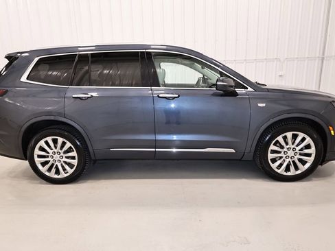 Used 2021 Cadillac XT6 Premium Luxury AWD/4WD image 2