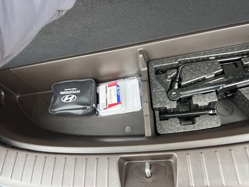 Used 2019 Hyundai Santa Fe FWD image 12