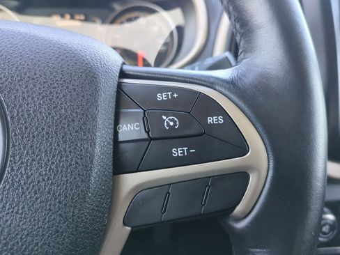 Used 2016 Jeep Cherokee Latitude w/ Cold Weather Group image 24