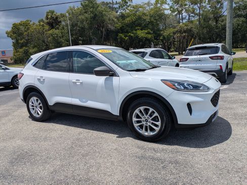 Certified 2022 Ford Escape SE AWD/4WD image 2