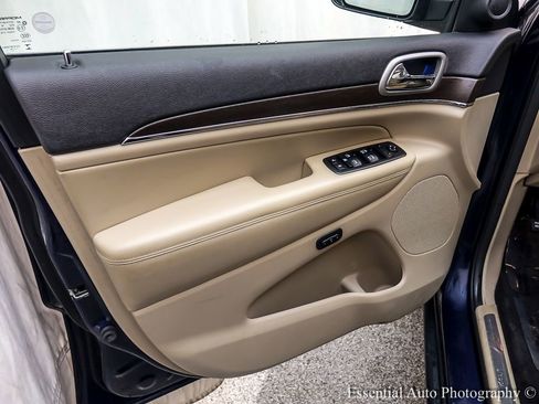 Used 2018 Jeep Grand Cherokee Limited image 23