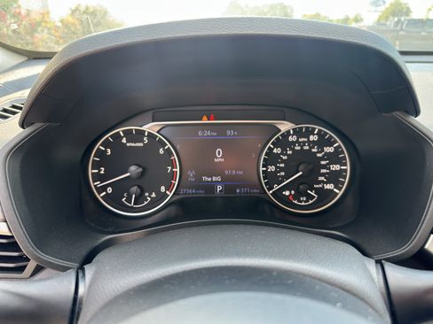 Used 2025 Nissan Altima 2.5 SV FWD image 21