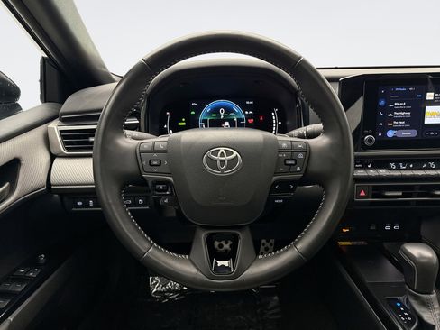 Used 2025 Toyota Camry SE w/ Convenience Package FWD image 12