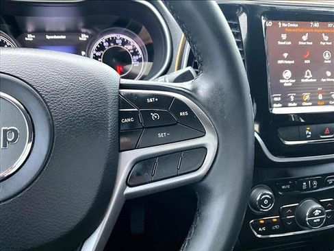 Used 2019 Jeep Cherokee Limited FWD image 19