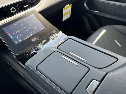 New 2026 INFINITI QX80 Luxe image 7