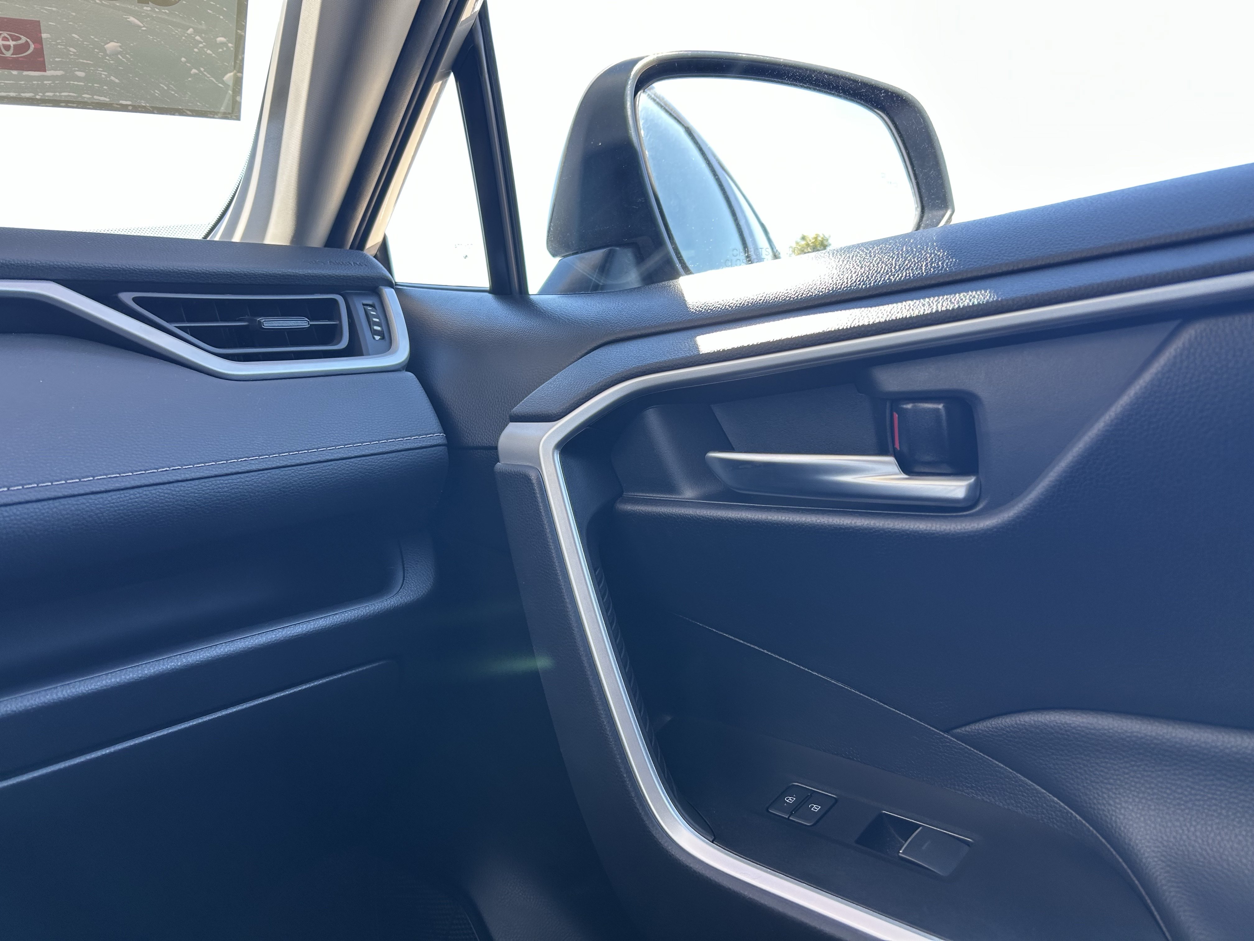 Certified 2025 Toyota RAV4 XLE AWD/4WD image 29