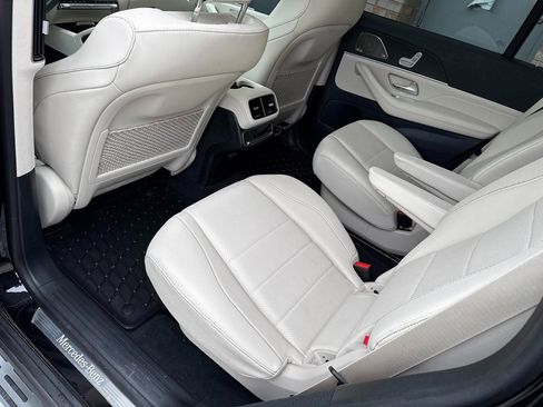 Used 2025 Mercedes-Benz GLS 450 4MATIC image 7