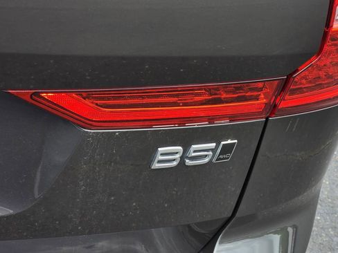 Used 2024 Volvo XC60 B5 Core AWD/4WD image 7