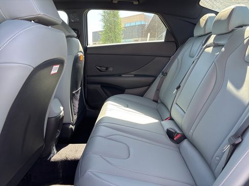 New 2025 Hyundai Elantra Limited image 12