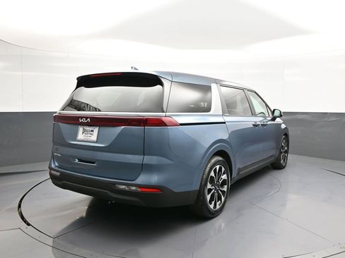 Used 2024 Kia Carnival EX FWD image 6