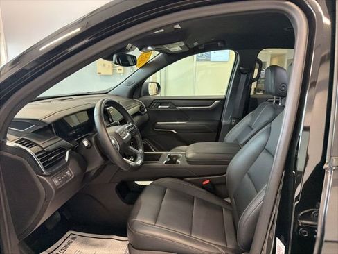 Used 2025 GMC Acadia Elevation w/ Elevation Premium Package AWD/4WD image 14