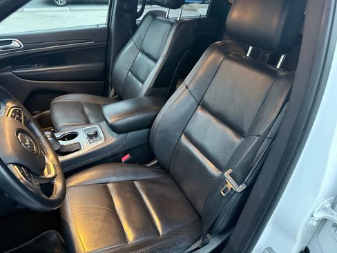 Used 2018 Jeep Grand Cherokee Limited image 13