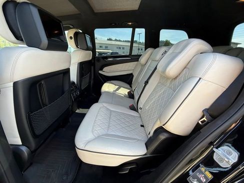 Used 2016 Mercedes-Benz GL 550 4MATIC image 11