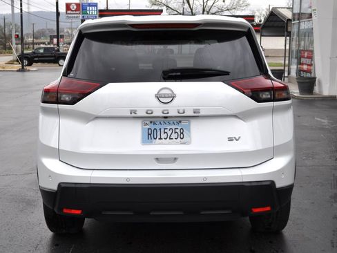 Used 2024 Nissan Rogue SV image 23