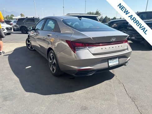 Used 2023 Hyundai Elantra SEL w/ Convenience Package FWD image 5