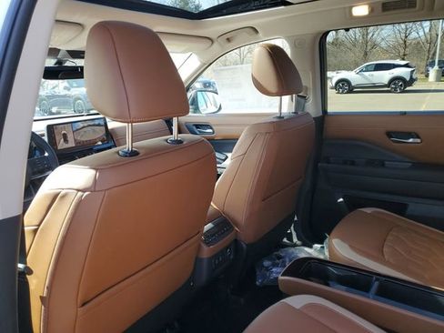 New 2026 Nissan Pathfinder Platinum image 32
