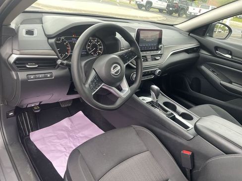 Used 2025 Nissan Altima 2.5 SV FWD image 18