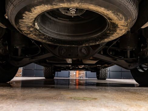 Used 2023 Chevrolet Suburban High Country image 16