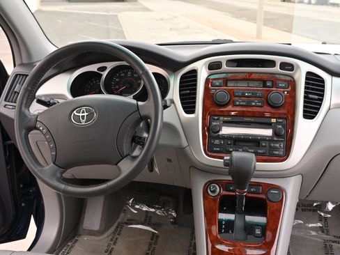 Used 2005 Toyota Highlander Limited AWD/4WD image 16