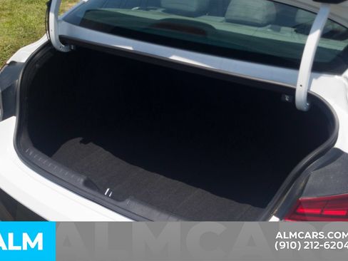 Certified 2025 Hyundai Elantra SEL FWD image 8