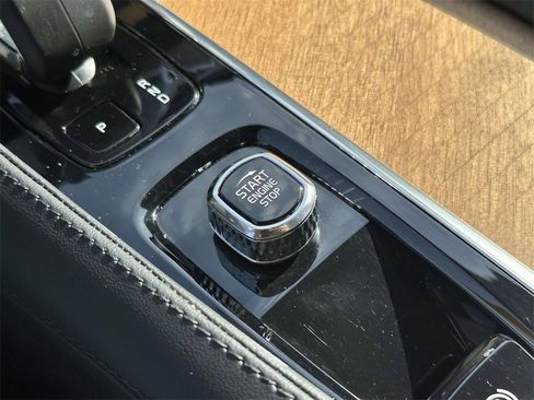 Used 2024 Volvo XC90 B5 Plus image 8