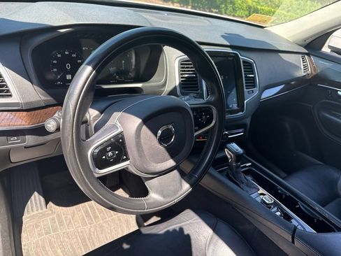 Used 2019 Volvo XC90 T5 Momentum w/ Multimedia Package AWD/4WD image 9