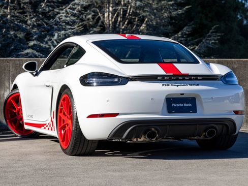 Used 2022 Porsche 718 Cayman GTS image 3