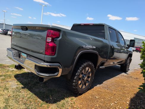 Used 2026 Chevrolet Silverado 2500 LT image 2