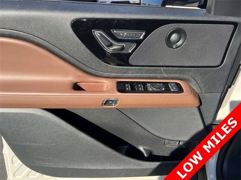 Used 2025 Lincoln Aviator Reserve w/ Illumination Package image 18