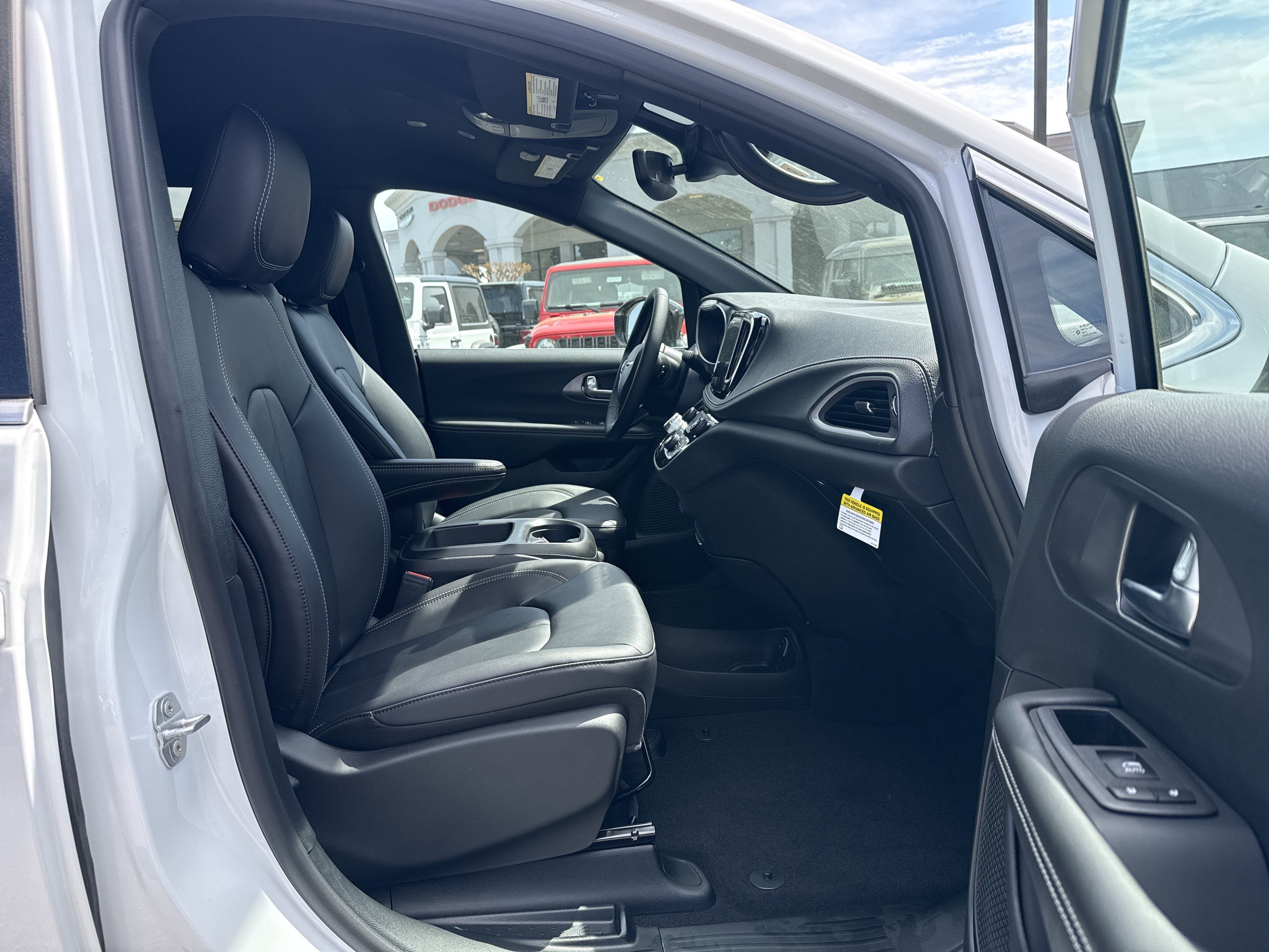 New 2026 Chrysler Pacifica Select FWD image 15