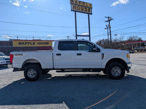 Used 2017 Ford F250 XL w/ Power Equipment Group image 5