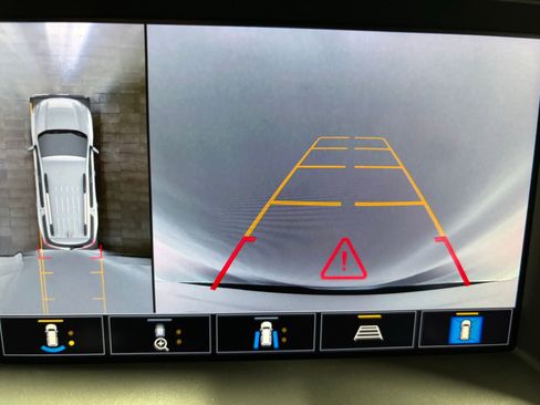 Used 2022 GMC Acadia AT4 w/ Technology Package image 26