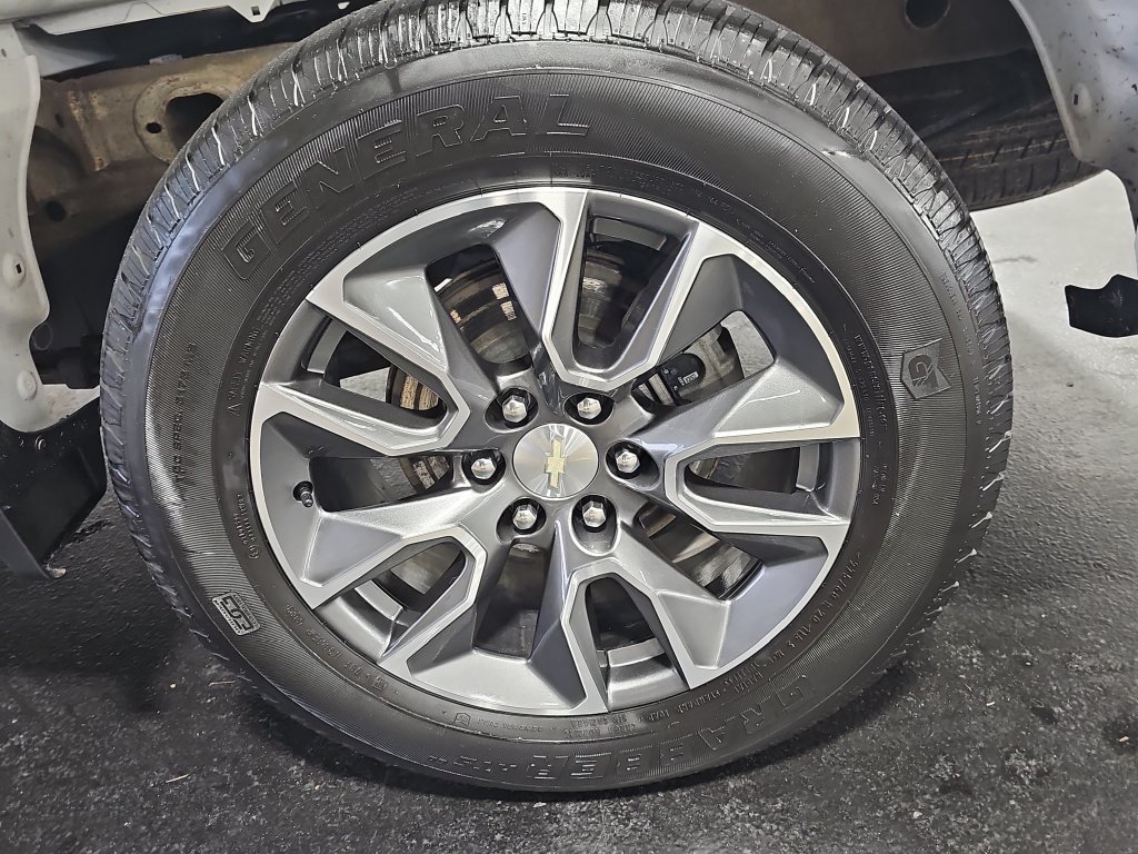 Used 2024 Chevrolet Silverado 1500 LT AWD/4WD image 31