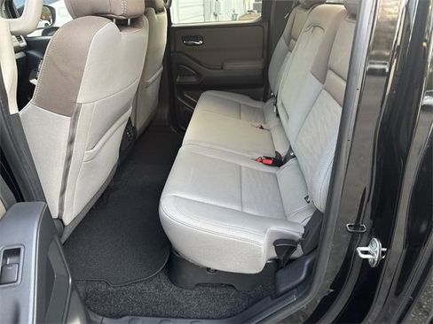 Used 2022 Nissan Frontier SV image 14
