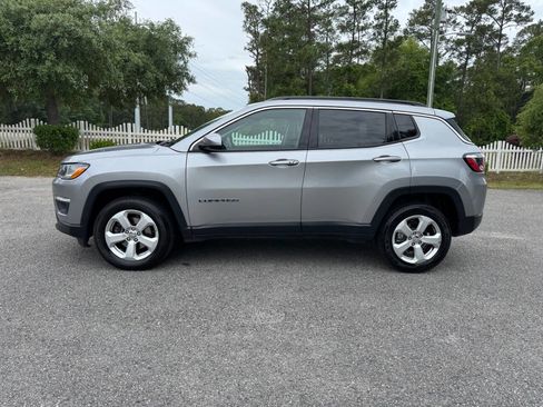 Used 2018 Jeep Compass Latitude AWD/4WD image 3