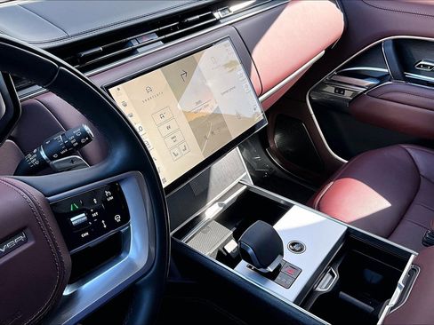 Used 2025 Land Rover Range Rover Autobiography image 31