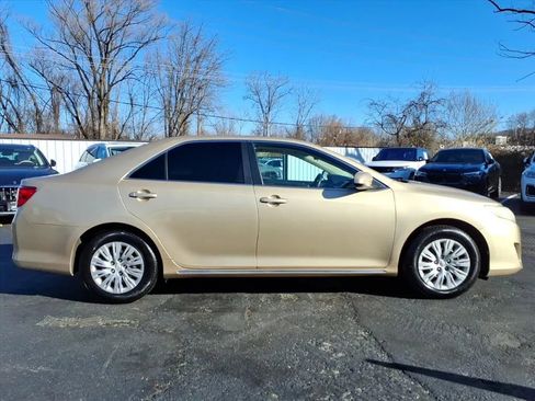 Used 2012 Toyota Camry LE image 2