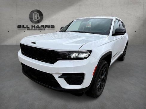 New 2025 Jeep Grand Cherokee Altitude image 1