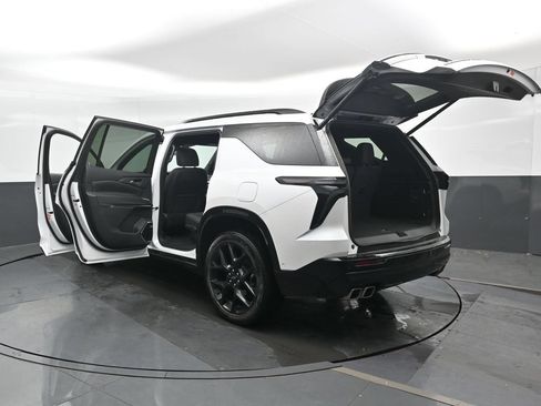 Used 2024 Chevrolet Traverse RS AWD/4WD image 49
