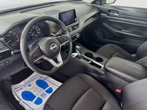 Used 2025 Nissan Altima 2.5 SV FWD image 10