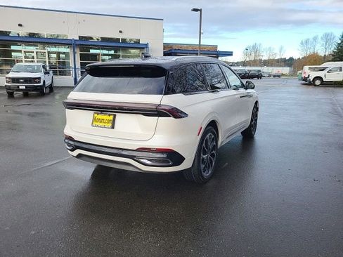 Used 2024 Lincoln Nautilus Reserve image 7