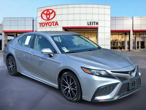 Used 2024 Toyota Camry SE image 4