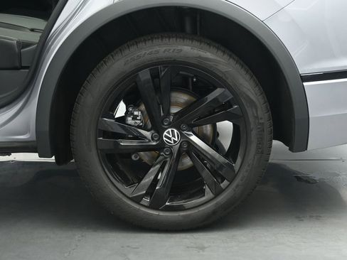 Used 2024 Volkswagen Tiguan SE R-Line image 22