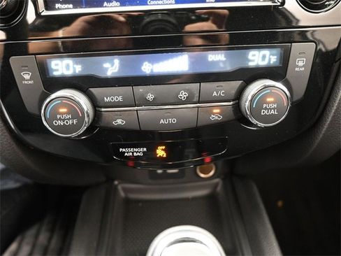 Used 2020 Nissan Rogue SV image 32