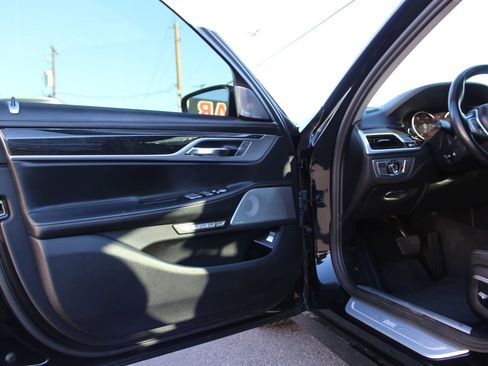 Used 2016 BMW 750i image 5