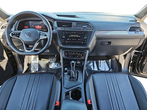Certified 2022 Volkswagen Tiguan SE R-Line image 9