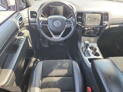 Used 2019 Jeep Grand Cherokee Altitude AWD/4WD image 11