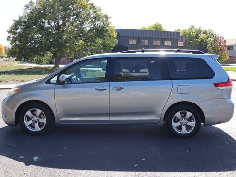 Used 2011 Toyota Sienna LE image 9