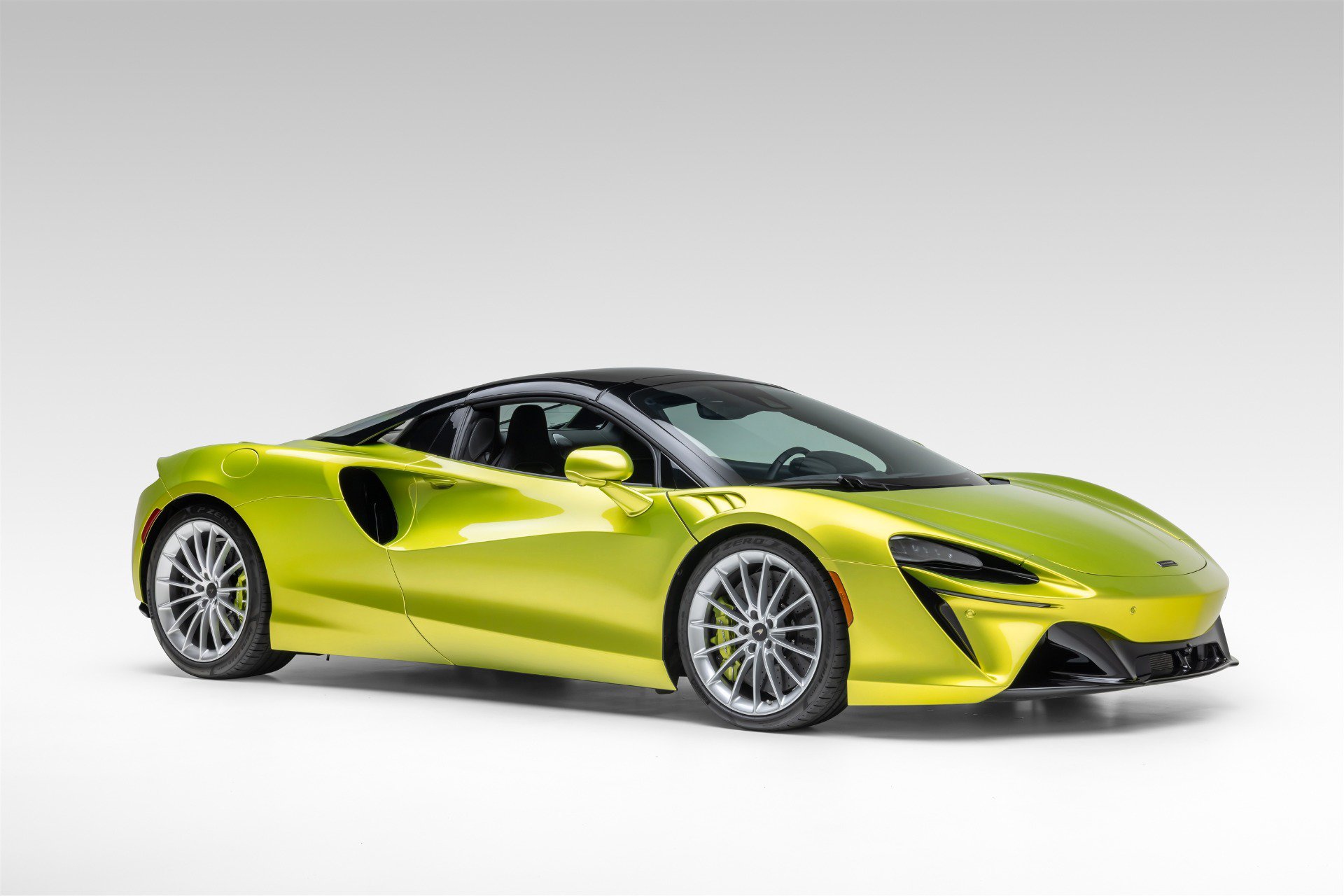 Used 2025 McLaren Artura Spider RWD image 13
